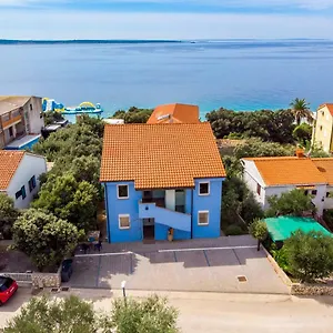 Apartmán Modra Kuca, Mandre