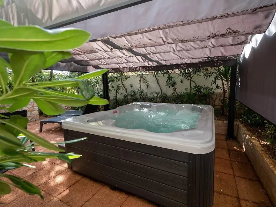 Holiday home Apartment W/ Spacious Terrace Mandre Croatia