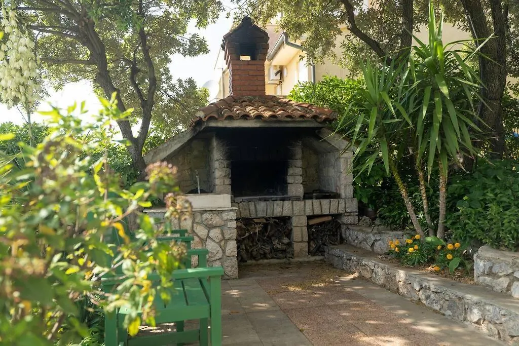 Apartment W/ Spacious Terrace Mandre Croatia