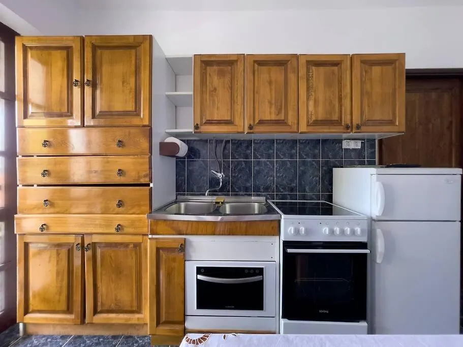Apartment W/ Spacious Terrace Mandre 0*,