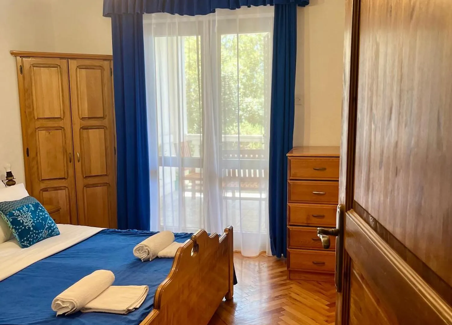 Apartment W/ Spacious Terrace Mandre Holiday home